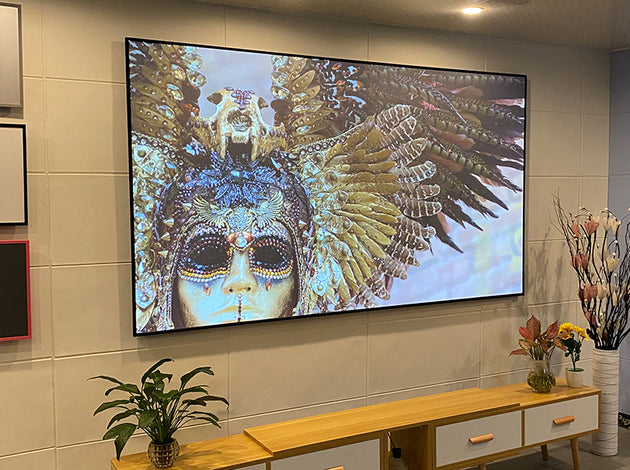 WUPRO Cinema Black Crystal ALR Frame Fixed Projector Screen with anti-ambient light actual shooting picture under ambient light 2